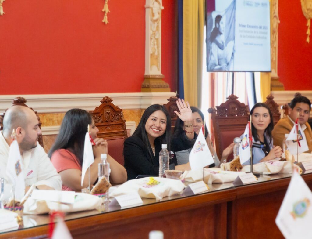 La titular del Instituto Sudcaliforniano de la Juventud, Laura Isabel López Pérez, refuerza el compromiso estatal en la construcción del Plan Nacional de Juventud.