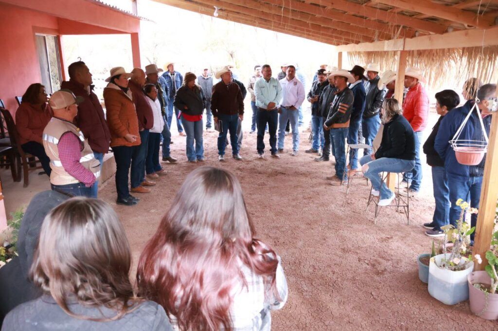 El Gobierno de BCS destina más de 15 toneladas de alimento para ganado y fortalece infraestructura en comunidades rurales de Mulegé.