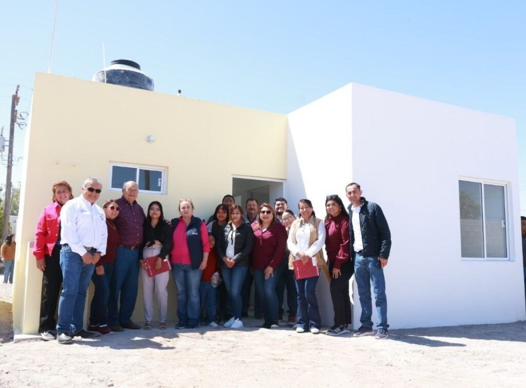 El gobernador Víctor Castro encabezó la entrega de 19 viviendas y actas de recepción, parte de 136 acciones habitacionales con inversión superior a 20.3 millones de pesos.