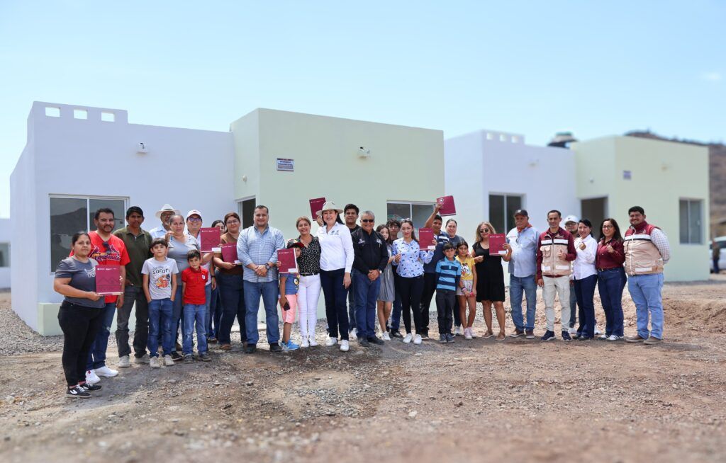 Más de 70 familias de Comondú, Loreto y Mulegé reciben viviendas, recámaras y lotes con servicios.