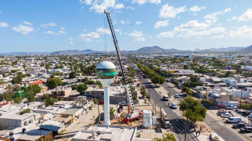 La colocación del nuevo tanque elevado en Indeco marca un logro más del proyecto Agua para La Paz