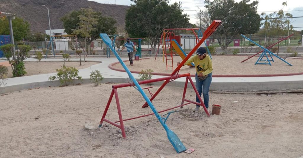 Trabajos de limpieza, poda y mantenimiento en parques y áreas recreativas contribuyen a una ciudad más limpia y accesible para las familias.