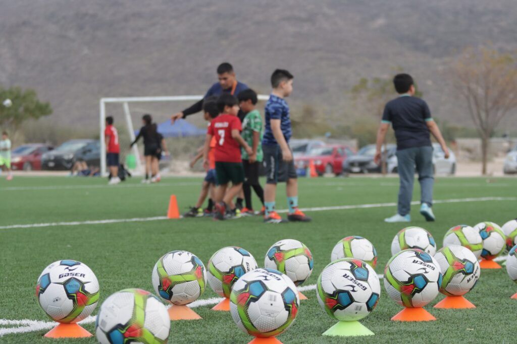 Se notifica a padres, madres y usuarios la suspensión temporal de actividades en los Centros Deportivos de La Paz por motivos de la Semana Mayor