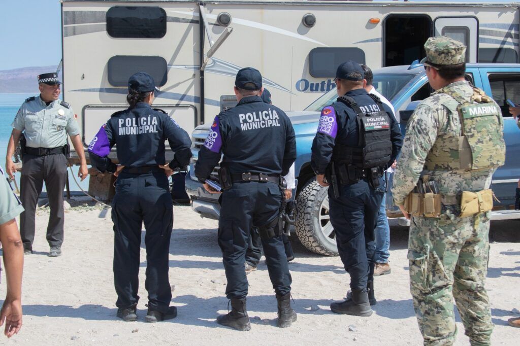 Autoridades municipales y federales realizaron recorridos en playas de El Sargento, La Ventana y Punta Arena, invitando al retiro de casas rodantes y estructuras no autorizadas.