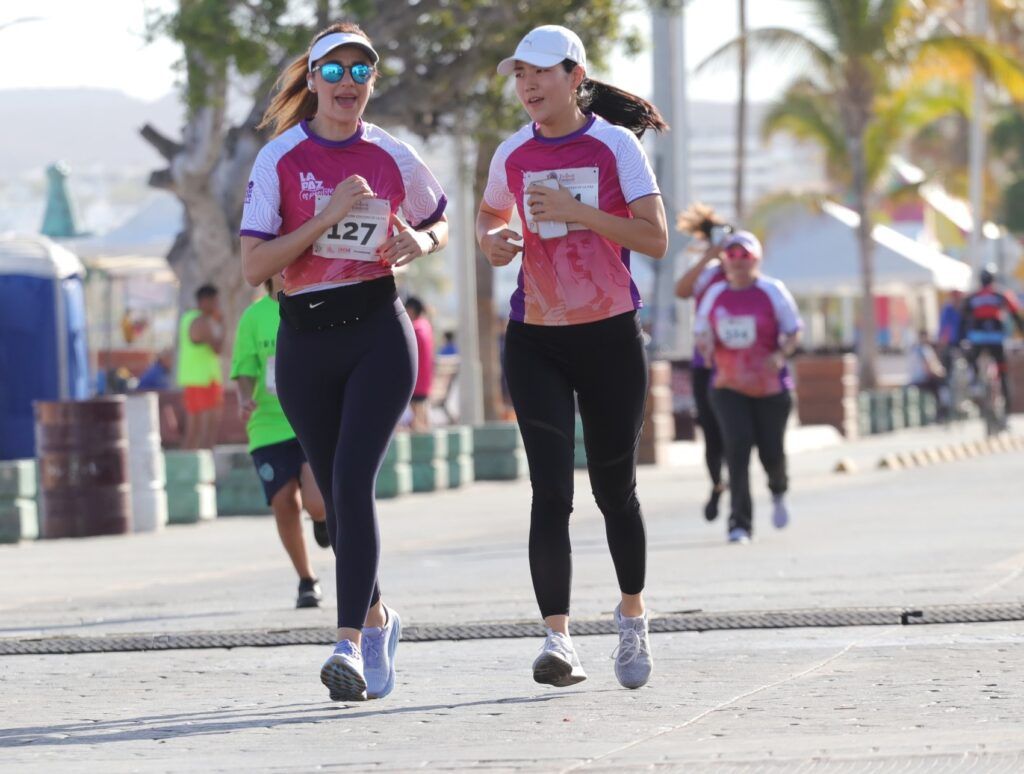 Con distancias de 21, 10 y 5 kilómetros, el Medio Maratón Costero reunirá a miles de atletas en apoyo a los programas del Instituto Municipal de las Mujeres.
