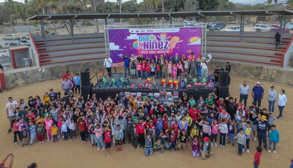 Obsequios, dinámicas recreativas y lucha libre marcaron una tarde de sana convivencia en el marco del Día de la Niñez