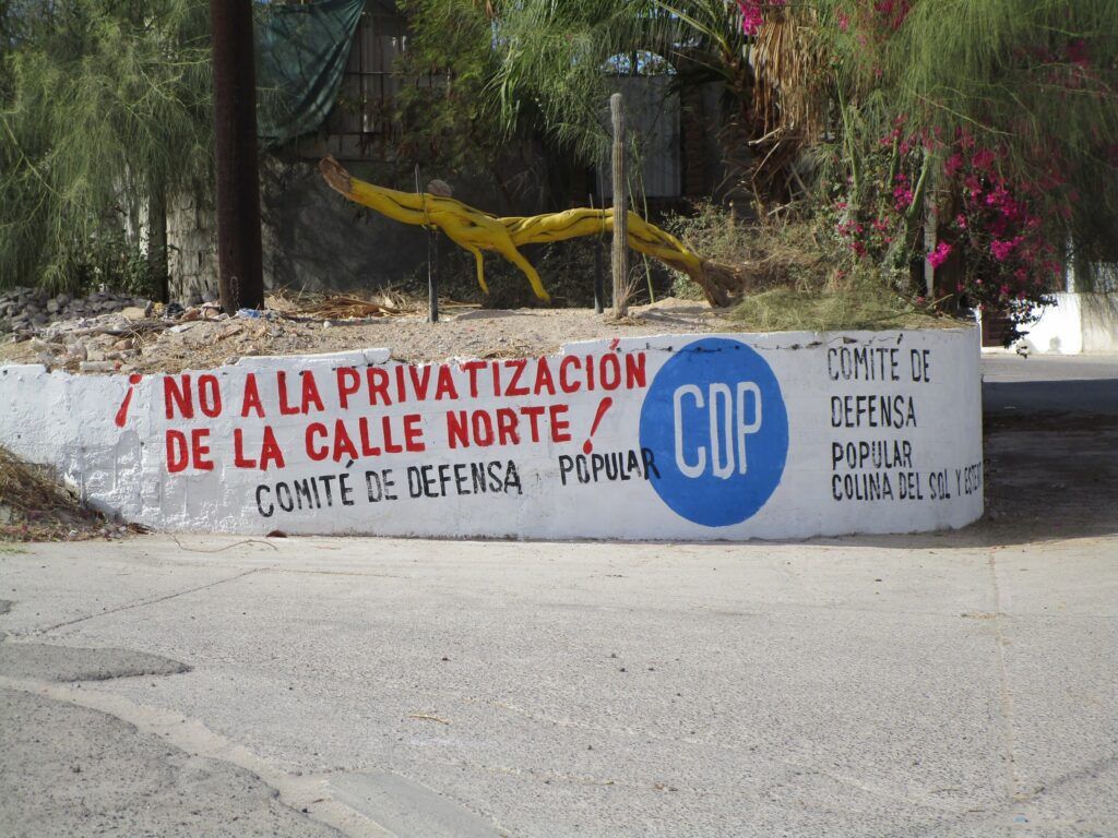 Vecinos de El Esterito y Colina del Sol denuncian la privatización de la calle Norte, espacio público registrado desde 1973 y vital en emergencias.