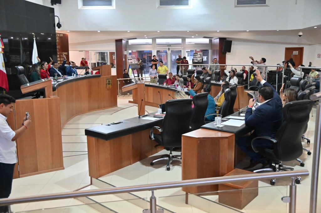 El Congreso local aprobó garantizar que los salarios mínimos superen la inflación y que maestros, médicos y policías tengan ingresos dignos.