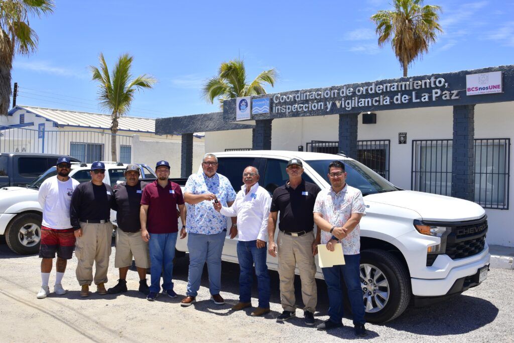 La entrega de la pick-up permitirá mejorar la atención y vigilancia en comunidades pesqueras con difícil acceso.