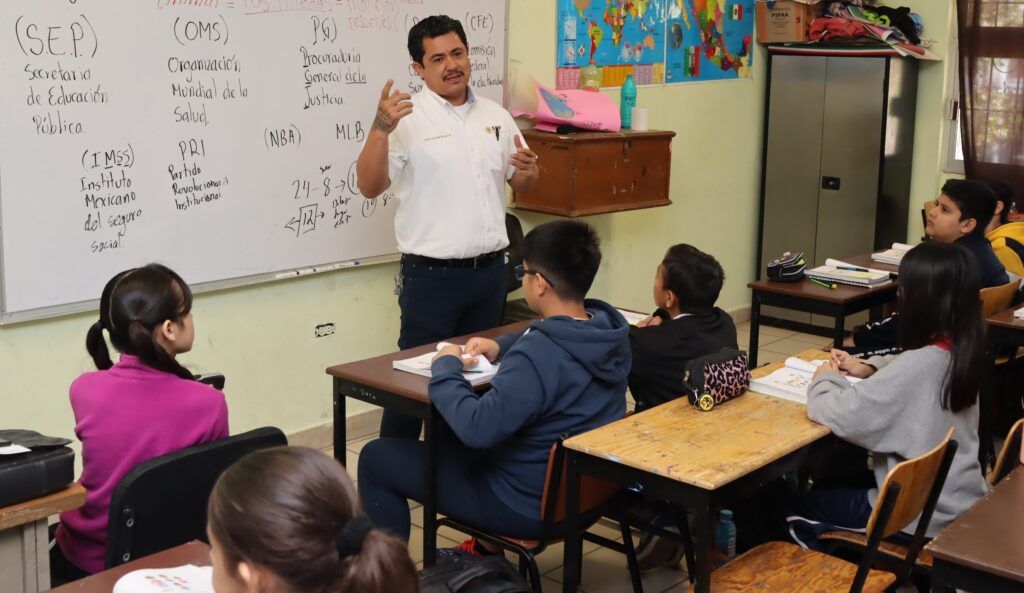 La SEP reconoce su labor en el marco del Día del Maestro y la Maestra, destacando su papel en la implementación del Plan de Estudios 2022.