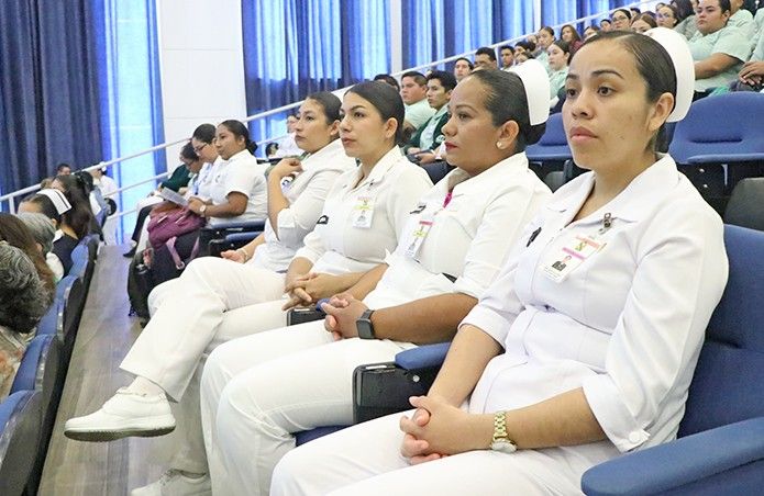 Durante las jornadas académicas del Hospital Militar Regional, se destacó el compromiso humanista de enfermeras y enfermeros en la atención prenatal y pregestacional.