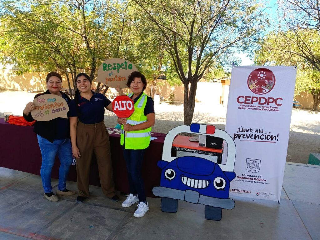 Con juegos y actividades, la Feria de Seguridad Vial enseña normas de tránsito a estudiantes de primaria en La Paz.