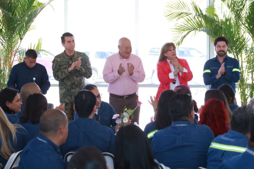 Víctor Castro Cosío reconoció al personal portuario y entregó maquinaria clave para reforzar las operaciones en Pichilingue y la Isla San Juan Nepomuceno.