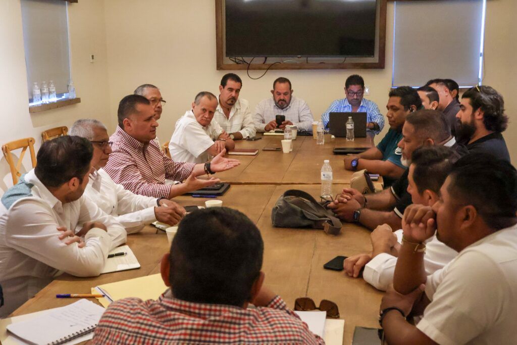 Abordan temas de legalidad, coordinación y seguridad en el servicio; se dará seguimiento a acuerdos para fortalecer el ordenamiento del sector de transportistas