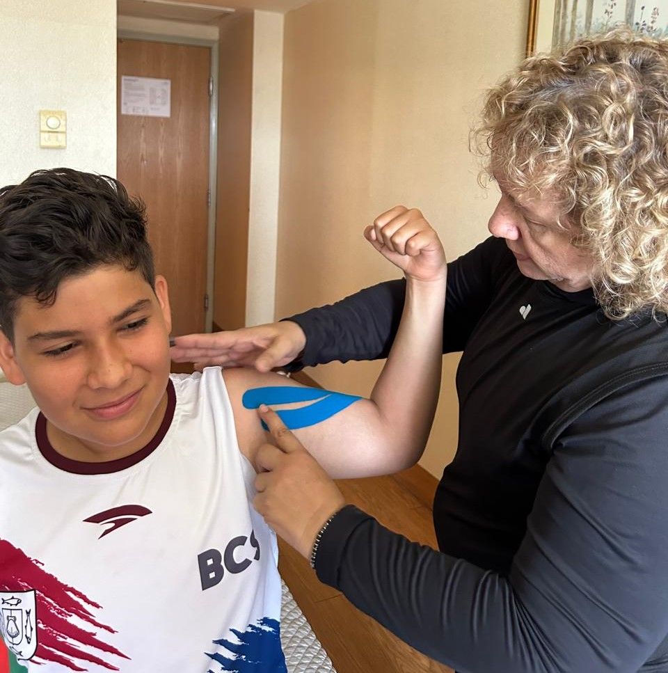 El área municipal de Fisioterapia y Rehabilitación atendió a 244 atletas en disciplinas como atletismo, boxeo y halterofilia durante la etapa macro regional.
