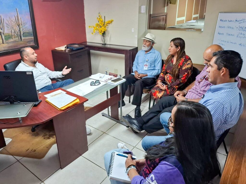 Autoridades revisan criterios de operación del Mercado Étnico Municipal para garantizar un proceso justo y transparente.