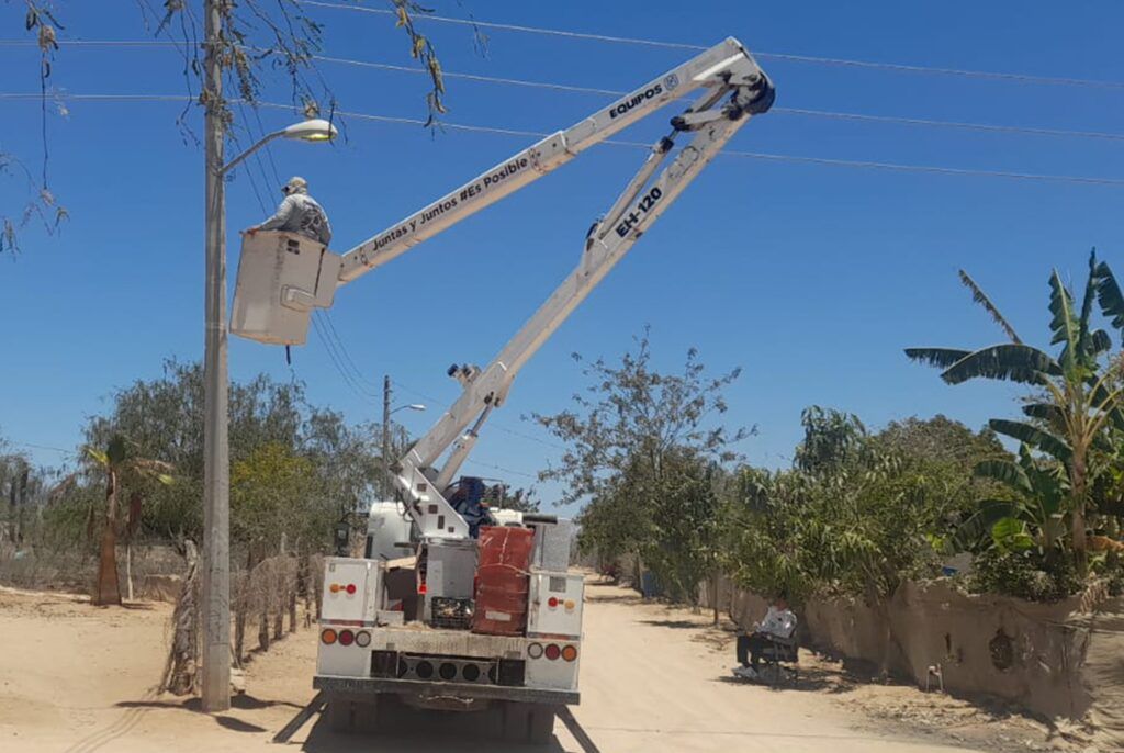 El municipio refuerza la seguridad con mantenimiento continuo en alumbrado público, incluyendo acciones en El Carrizal, La Trinidad y la zona urbana.