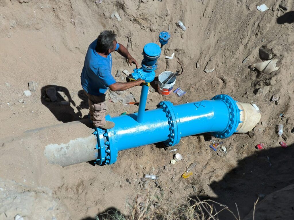 Luego de dos días de afectaciones, OOMSAPAS concluye trabajos en línea de 10 pulgadas; el suministro de agua se normalizará gradualmente en colonias del este, noreste y sur.