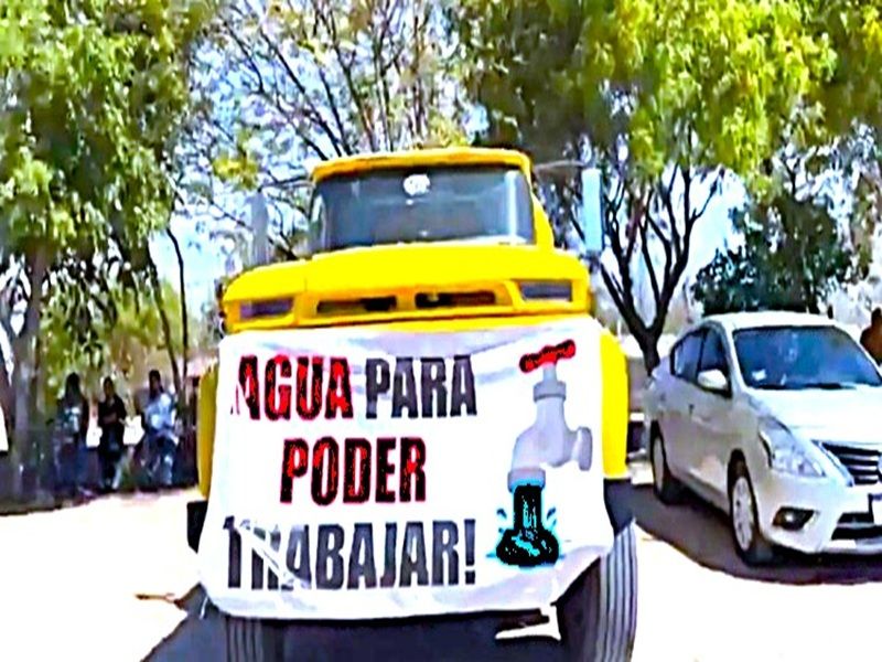 La disputa por el reparto del agua en La Paz exhibe un negocio millonario, incapacidad institucional y un conflicto que escala: piperos vs. Ayuntamiento.
