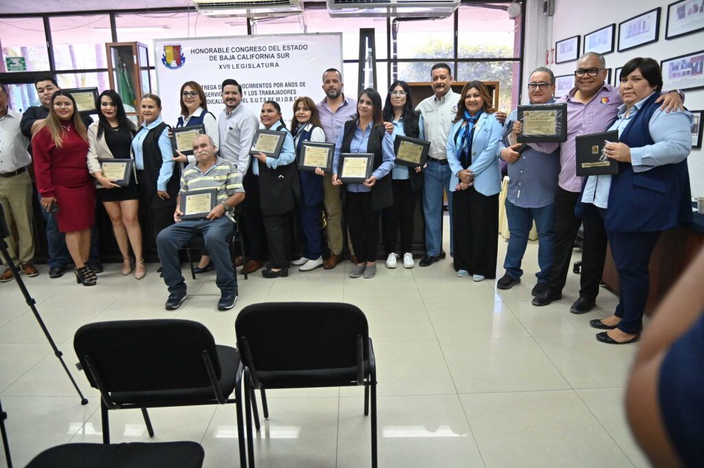 Personal sindicalizado en el Congreso recibe distinciones por 10, 15, 20, 25 y 30 años de servicio ininterrumpido al Poder Legislativo.