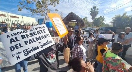 Dos megaproyectos turísticos avanzan sobre Todos Santos bajo el disfraz de sustentabilidad, mientras la comunidad se moviliza para defender su agua, su territorio y su historia.