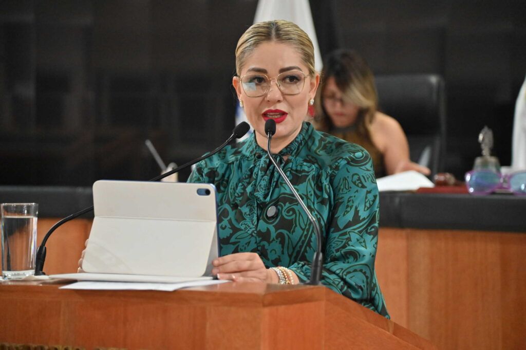 Diputada Karina Olivas impulsa equiparar la violencia durante el noviazgo al delito de violencia familiar en el Código Penal estatal.