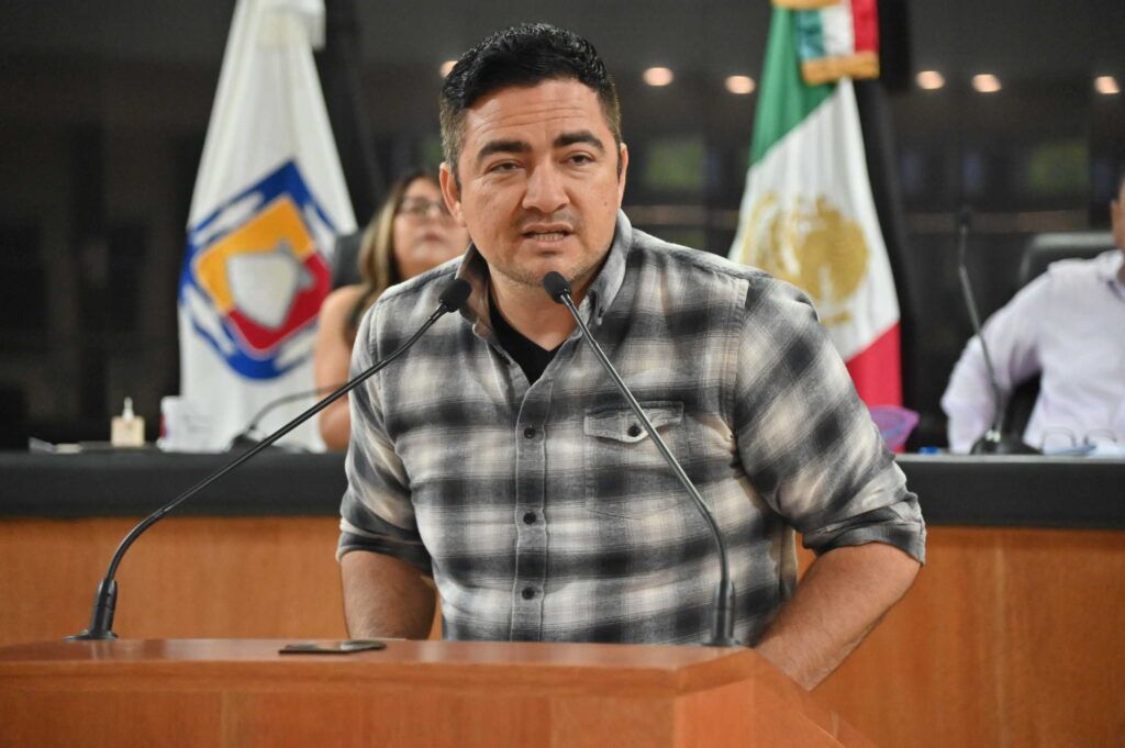 El diputado Sergio Huerta Leggs solicitó una mesa de diálogo entre autoridades y vecinos de Lomas del Faro Viejo para revisar riesgos por una gasolinera en construcción.