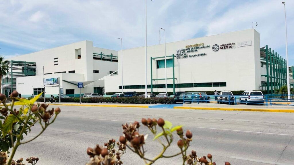 Gobernador destaca obras clave en salud como el hospital regional del IMSS en Los Cabos, la nueva clínica del ISSSTE y la rehabilitación de centros médicos en los cinco municipios.
