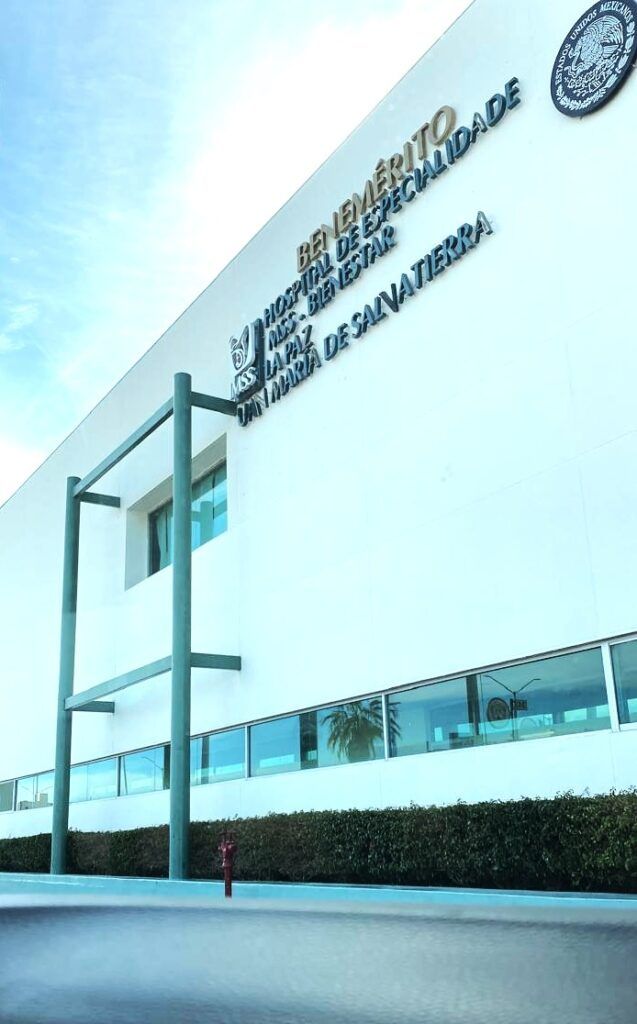 El adolescente de 13 años presenta traumatismo craneoencefálico y fractura de pelvis; permanece hospitalizado en el Hospital Salvatierra