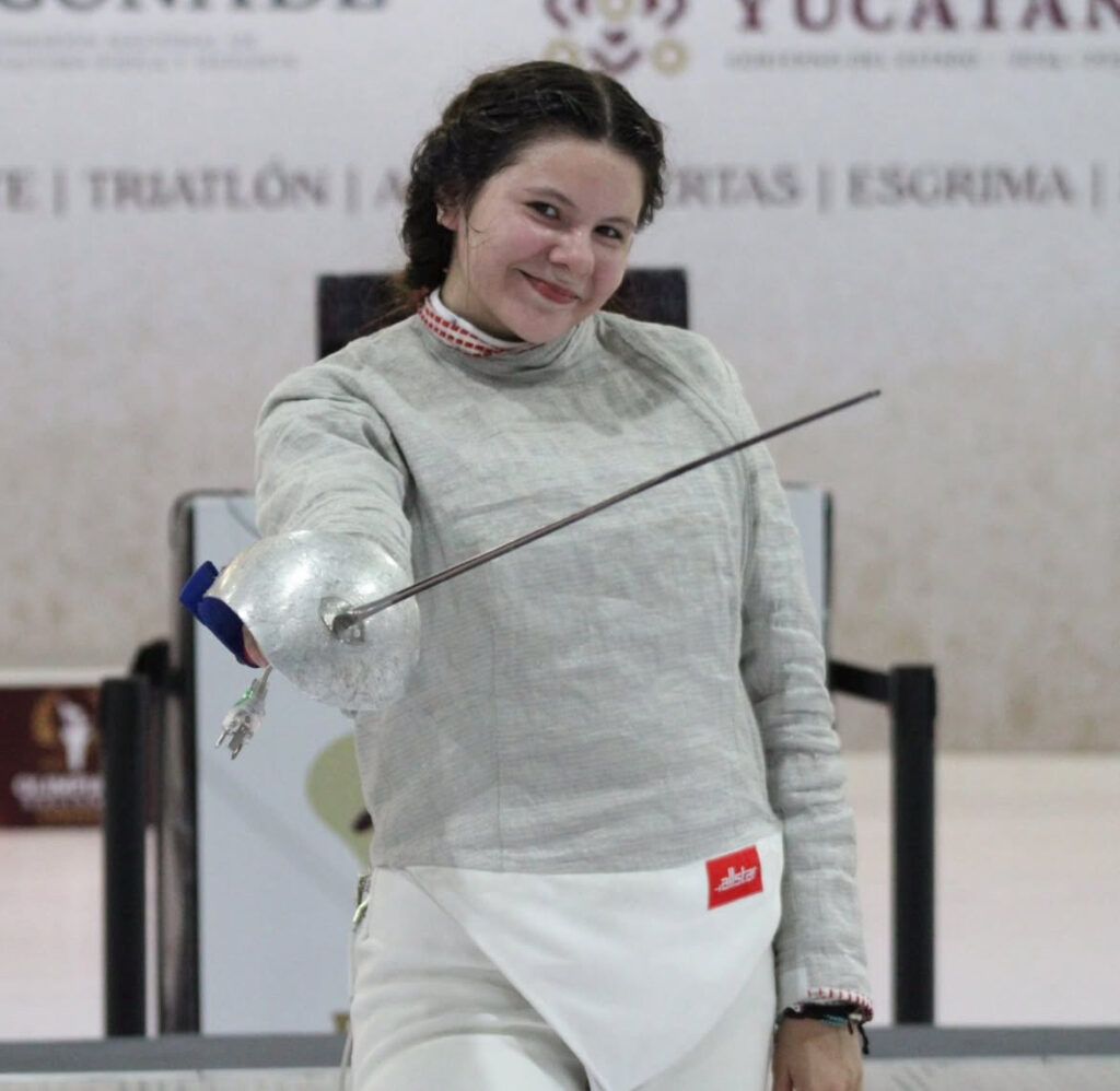 Beatriz Castillo brilla como la primera campeona nacional sudcaliforniana en esgrima; Matías Mendoza aporta medalla histórica en categoría varonil.