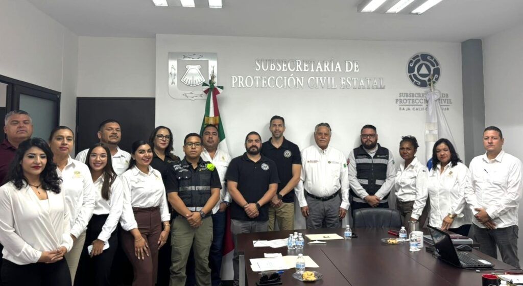 Asistentes consulares visitan la Subsecretaría estatal para conocer el pronóstico de ciclones y reforzar protocolos ante contingencias.