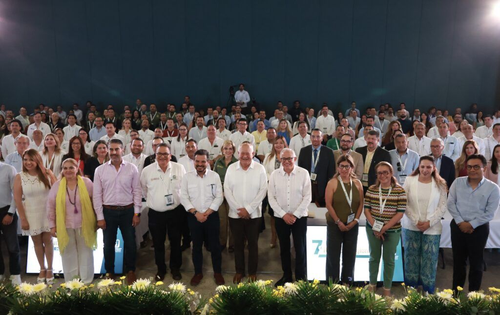 Durante la reunión celebrada en La Paz, se establecieron compromisos en tecnología, servicios y cobertura para personas sin seguridad social