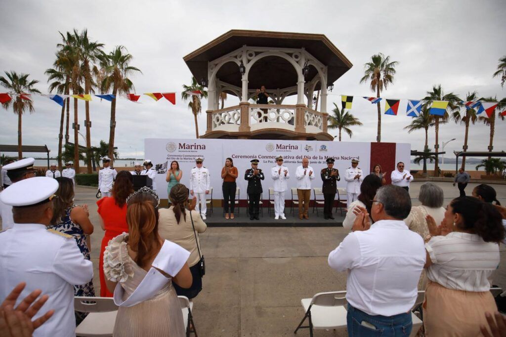 En el Día de la Marina, el gobernador reconoció el compromiso y valor de quienes resguardan la soberanía marítima y apoyan en desastres naturales.
