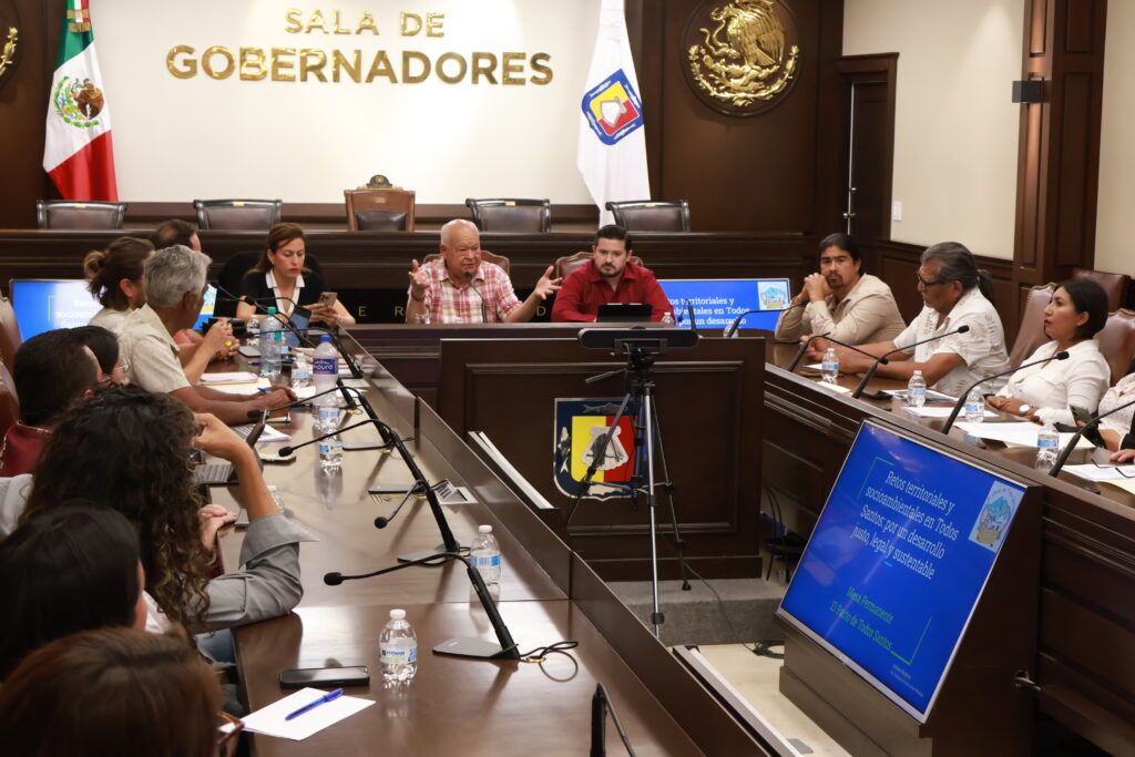 Vecinas y vecinos de Todos Santos plantean necesidades urgentes; el gobierno estatal reitera su compromiso con la legalidad, la vocación del territorio y el bienestar social