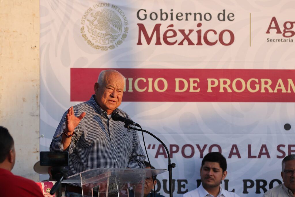 Con fertilizantes, subsidios y lecherías, se apoya directamente a productores del Valle de Santo Domingo y se lanza un plan nacional por el bienestar del campo desde Comondú.