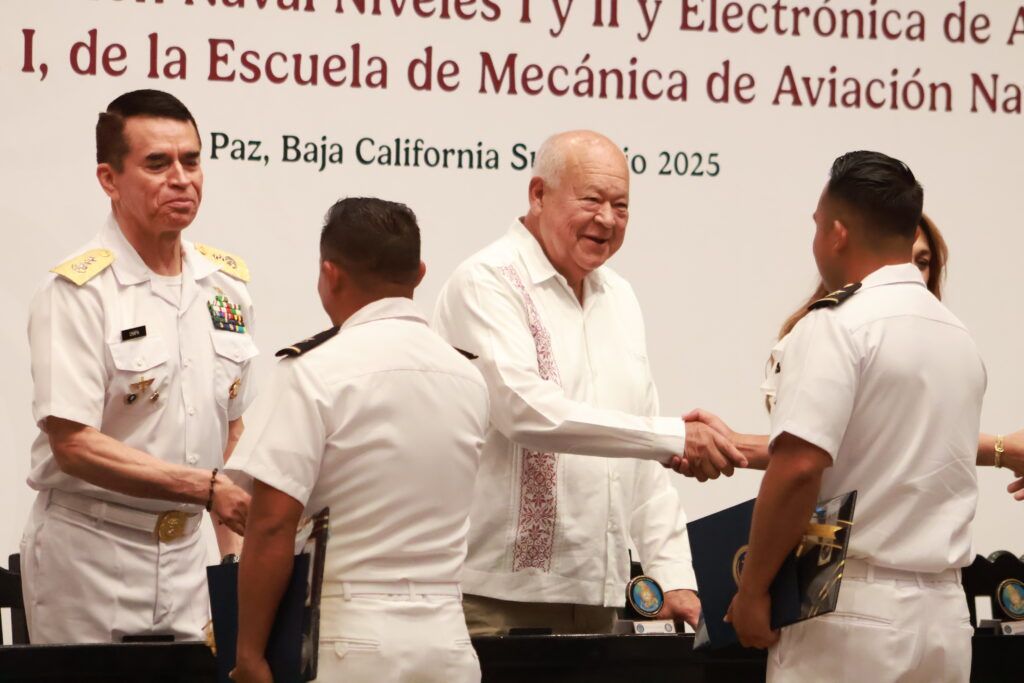 La Escuela de Aviación Naval consolida su misión histórica con una nueva generación de graduados en mecánica y electrónica aeronáutica.