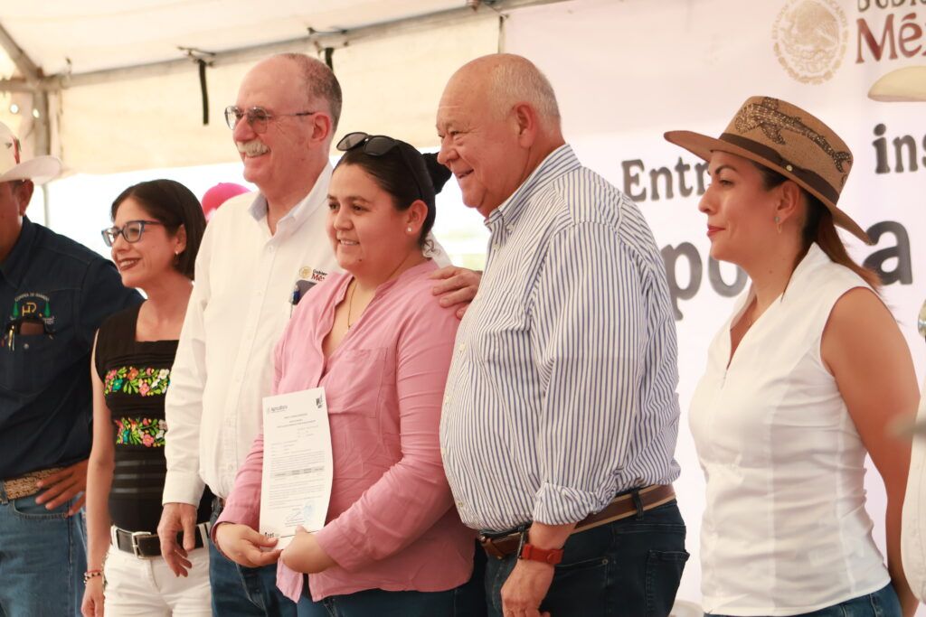 Ganaderos y agricultores de los cinco municipios reciben maquinaria, insumos y equipamiento para enfrentar la sequía y fortalecer la producción.