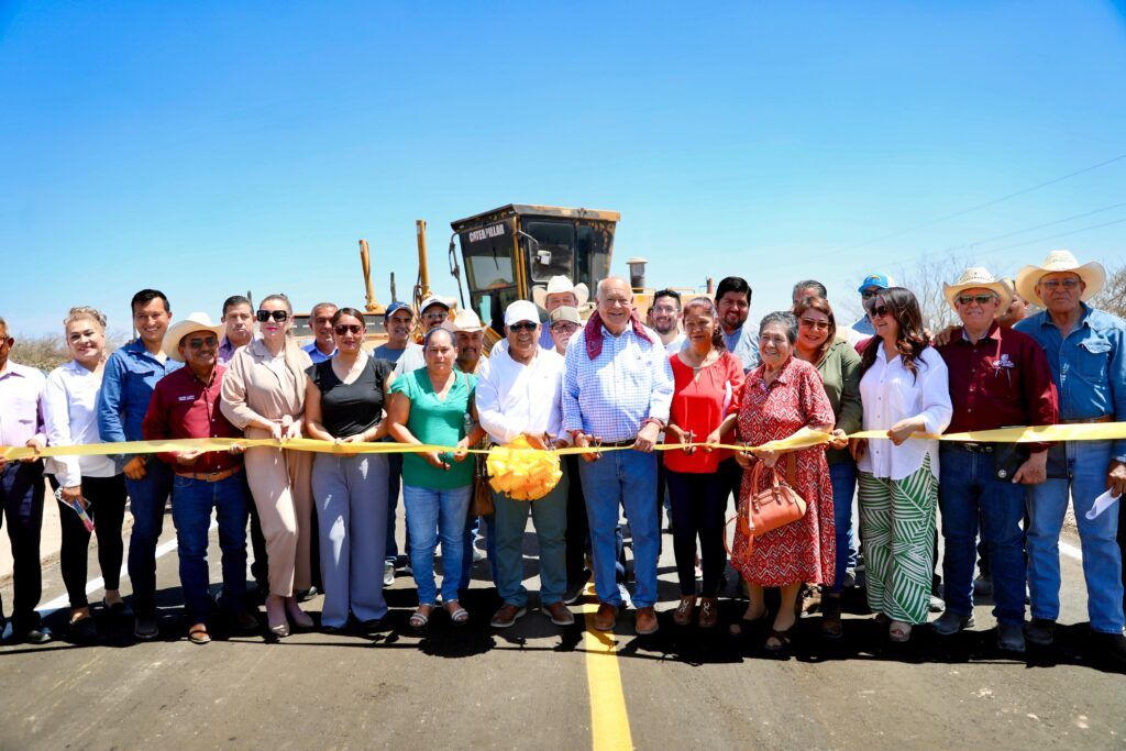 Con inversión superior a 51 millones de pesos, se entregan obras viales, hidráulicas y equipo agrícola en el ejido Ley Federal de Aguas 3.