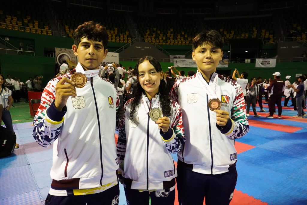 ¡Una plata y cinco bronces en Mérida! Valeria Arce y sus compañeros demuestran el nivel competitivo en karate de BCS