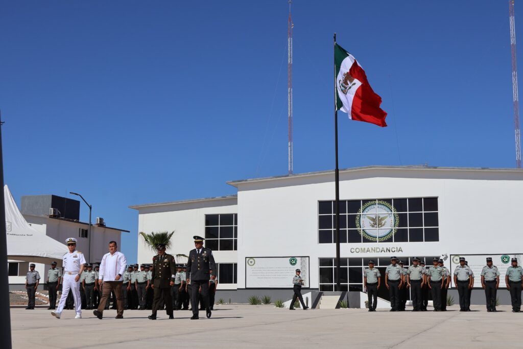 Durante la ceremonia por el sexto aniversario de la Guardia Nacional, autoridades civiles y militares destacaron su cercanía con la ciudadanía y su participación en emergencias.