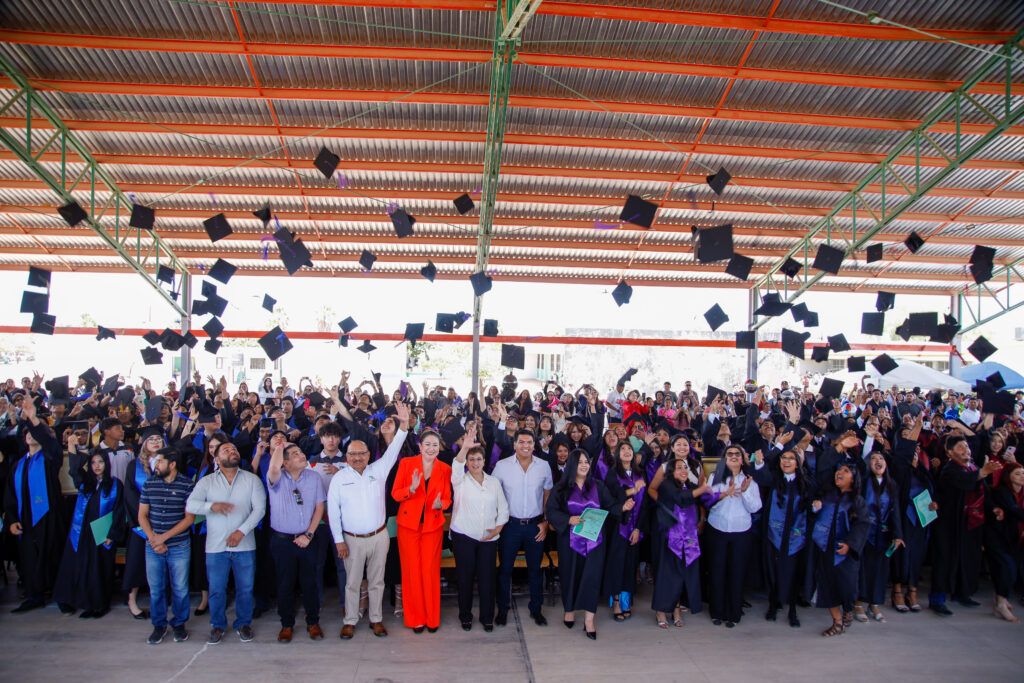 CECYTE Inicia ceremonias en Mulegé con egresos de carreras técnicas y bachillerato, reconocimiento a estudiantes y exhorto a la superación continua.