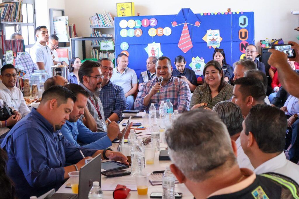Gobierno estatal y autoridades locales trabajan en desazolve de arroyos en Santiago y analizan proyecto para reforzar encauzamiento con apoyo de CONAGUA.