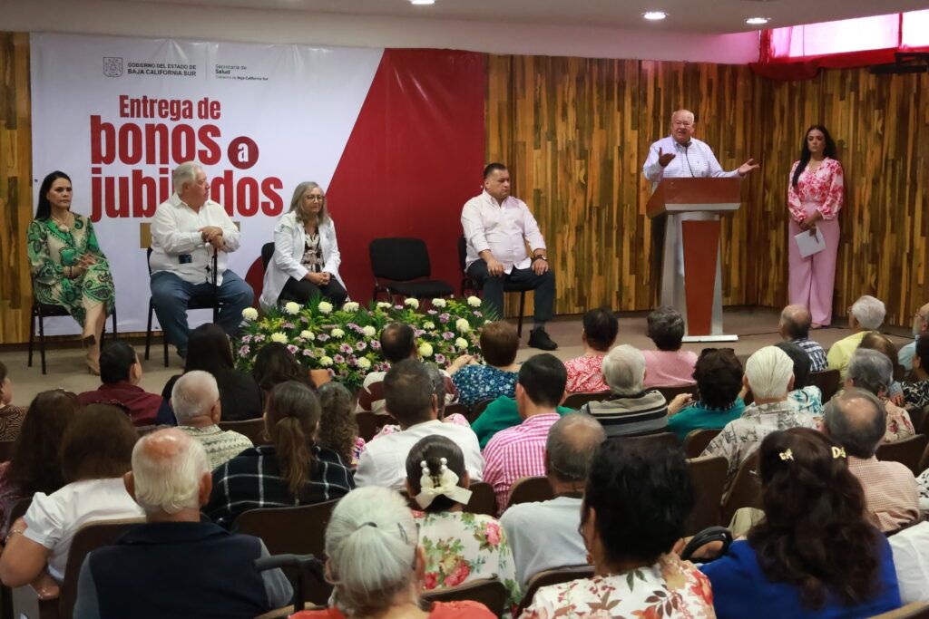 Más de tres millones de pesos se destinaron para honrar décadas de servicio de mujeres y hombres que forjaron el sistema estatal de salud.