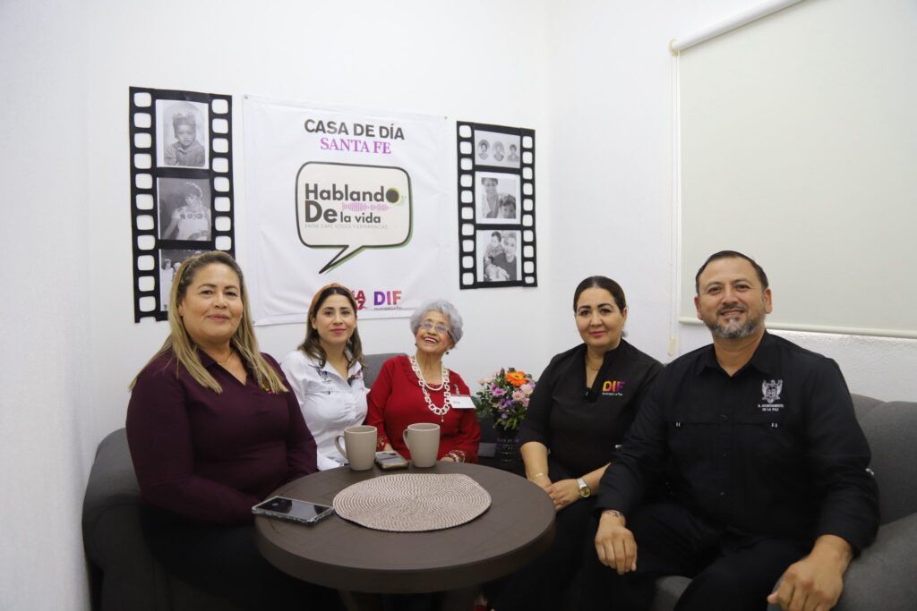 Con la participación de abuelitos y directivos del DIF, se estrena “Hablando de la vida”, un podcast con testimonios de abuelitos donde comparten relatos que inspiran y emocionan.
