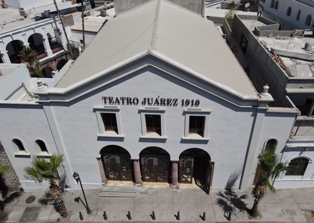 El Teatro Juárez, como emblemática sede cultural de La Paz fue reactivado por el municipio con una nutrida agenda de eventos en el marco del 490 aniversario de la ciudad.
