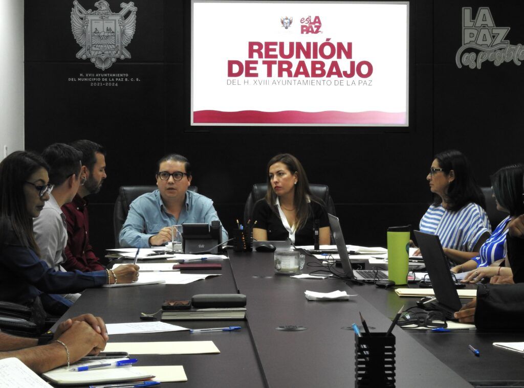 La alcaldesa Milena Quiroga y autoridades federales y estatales dan seguimiento a la instalación de una subestación eléctrica en la comunidad de Puerto Chale