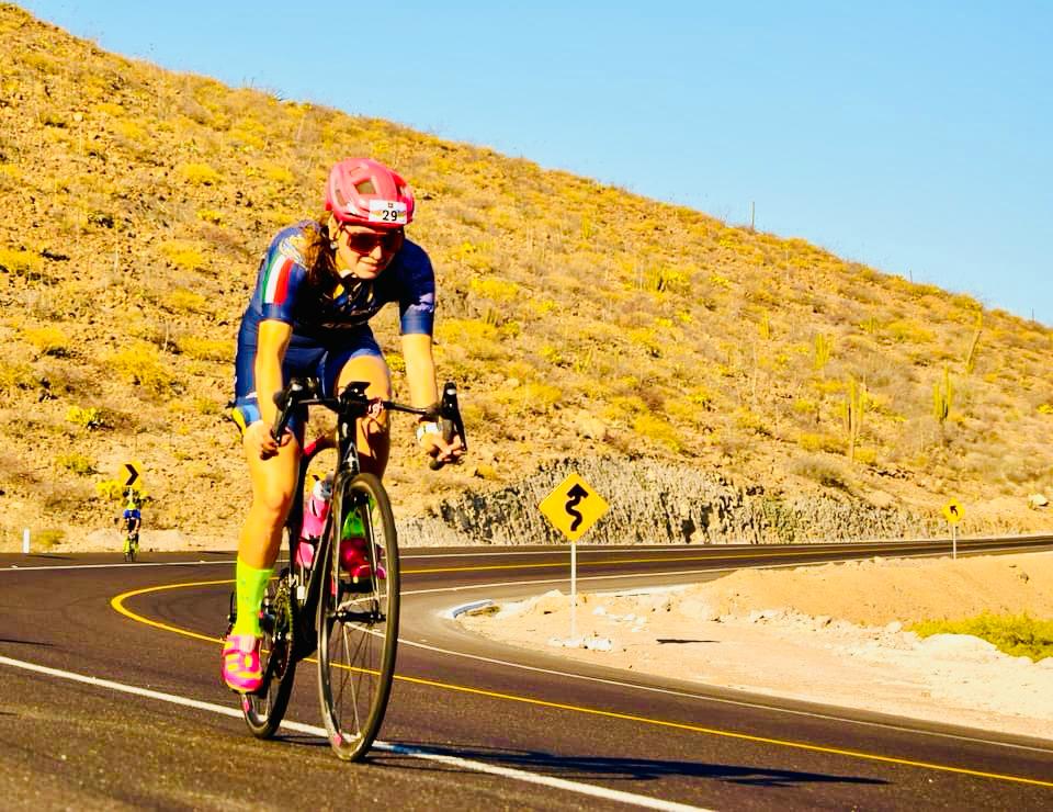 Elvia Aispuro y Yesenia Torres, docentes de la UABCS, formarán parte del selecto equipo mexicano en el Campeonato Mundial de Triatlón 2025