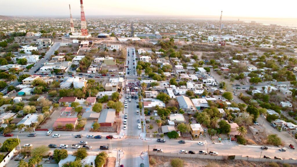 La pavimentación incluye renovación de redes hidráulicas y beneficia a tres colonias paceñas