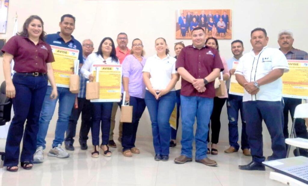 Se entregan tubos de colecta y material informativo para vigilancia activa del gusano barrenador del ganado.