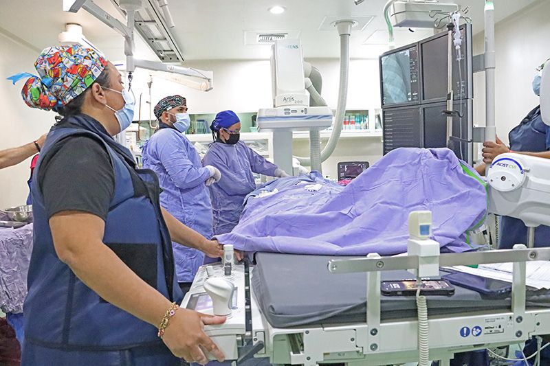 Gracias a la nueva unidad de hemodinamia del Hospital Salvatierra, niñas, niños y adolescentes sin seguridad social fueron atendidos con cateterismos gratuitos para salvar o mejorar su calidad de vida.